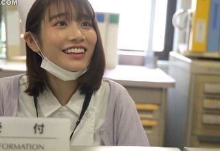 Nữ y tá gợi cảm và bí mật tình dục đêm khuya