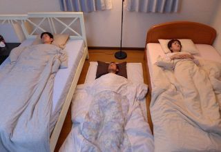 Bí Mật Nửa Đêm: Lẻn Vào Cám Dỗ Của Vợ Bạn Thân