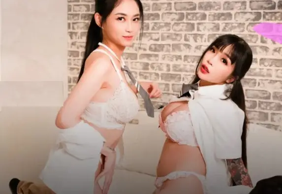 Bí mật đêm khuya cùng hai mỹ nhân gợi cảm và quyến rũ